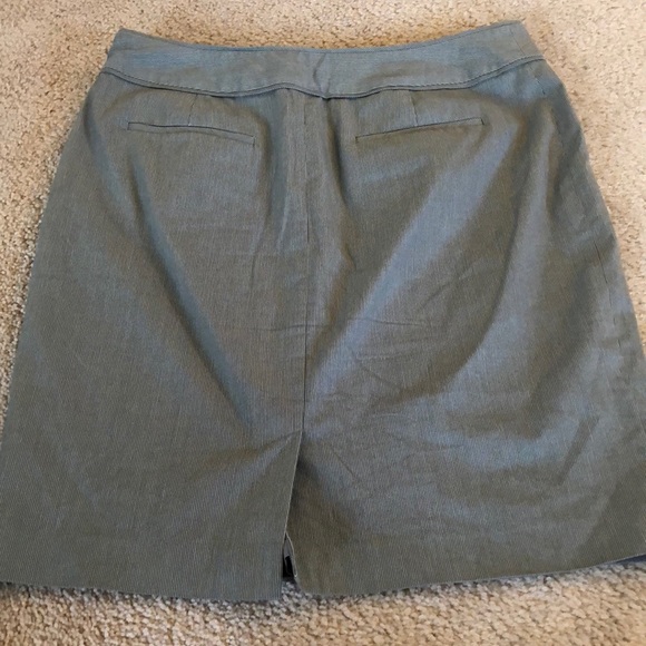 Gray pencil skirt - Picture 4 of 4